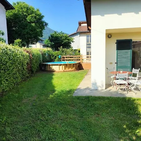 Casa San Luigi Con Piscina Сasa de vacaciones Colico